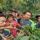 Para petani Desa Pematang Danau dan kelompok tani PPKM Nusantara belajar bersama budidaya tanaman kopi. Foto/budi