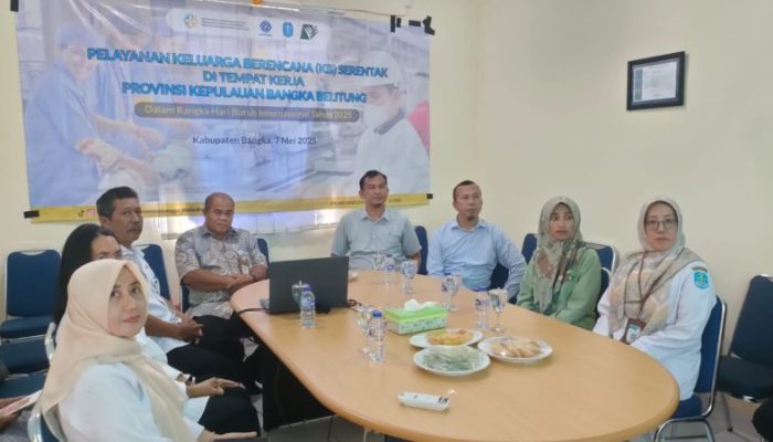 Pelayanan KB Serentak di Tempat Kerja Dalam Rangka Hari Buruh Internasional di PT. Gunung Pelawan Lestari Kab. Bangka, Kick Off secara VM dibuka oleh Menteri Kemendukbangga/BKKN