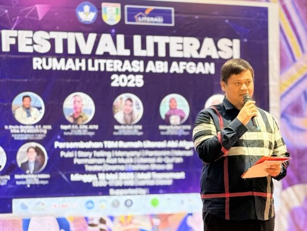 Sekda Banyuasin, Erwin saat membuka Festival Festival Literasi tahun 2025, Transmart Palembang, Minggu (18/05/2025).