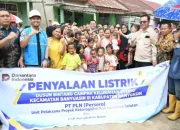 8 Tahun Menanti, Warga Komplek Bintang Terang Banyuasin Kini Nikmati Listrik PLN