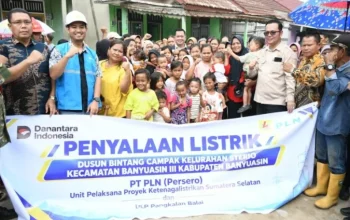 8 Tahun Menanti, Warga Komplek Bintang Terang Banyuasin Kini Nikmati Listrik PLN
